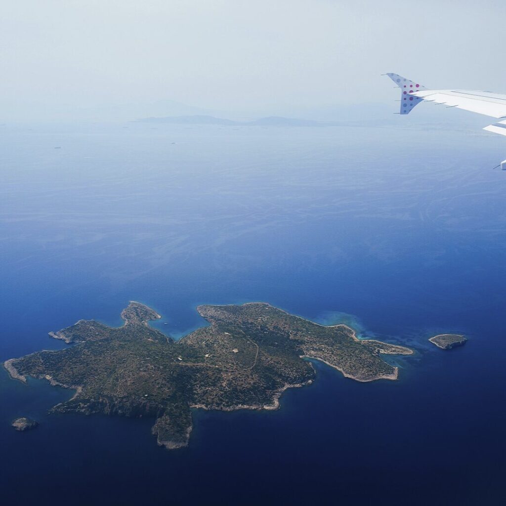 Avião e uma ilha